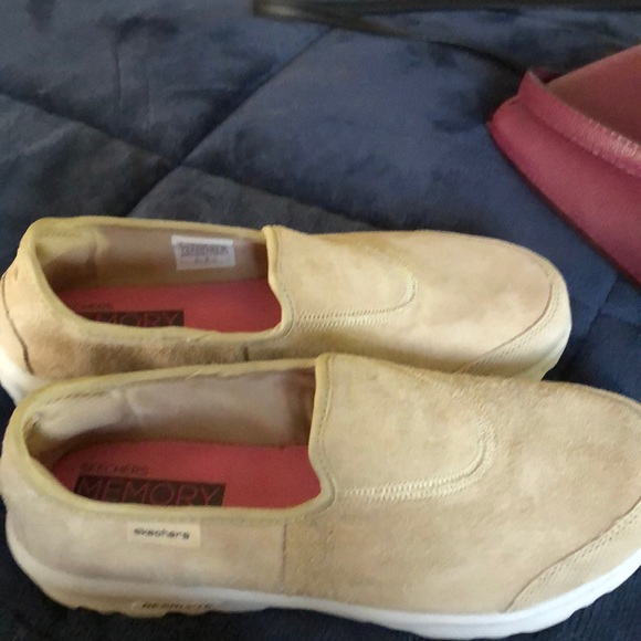 Skechers Shoes - Sketchers memory foam fit shoes. New, Suede